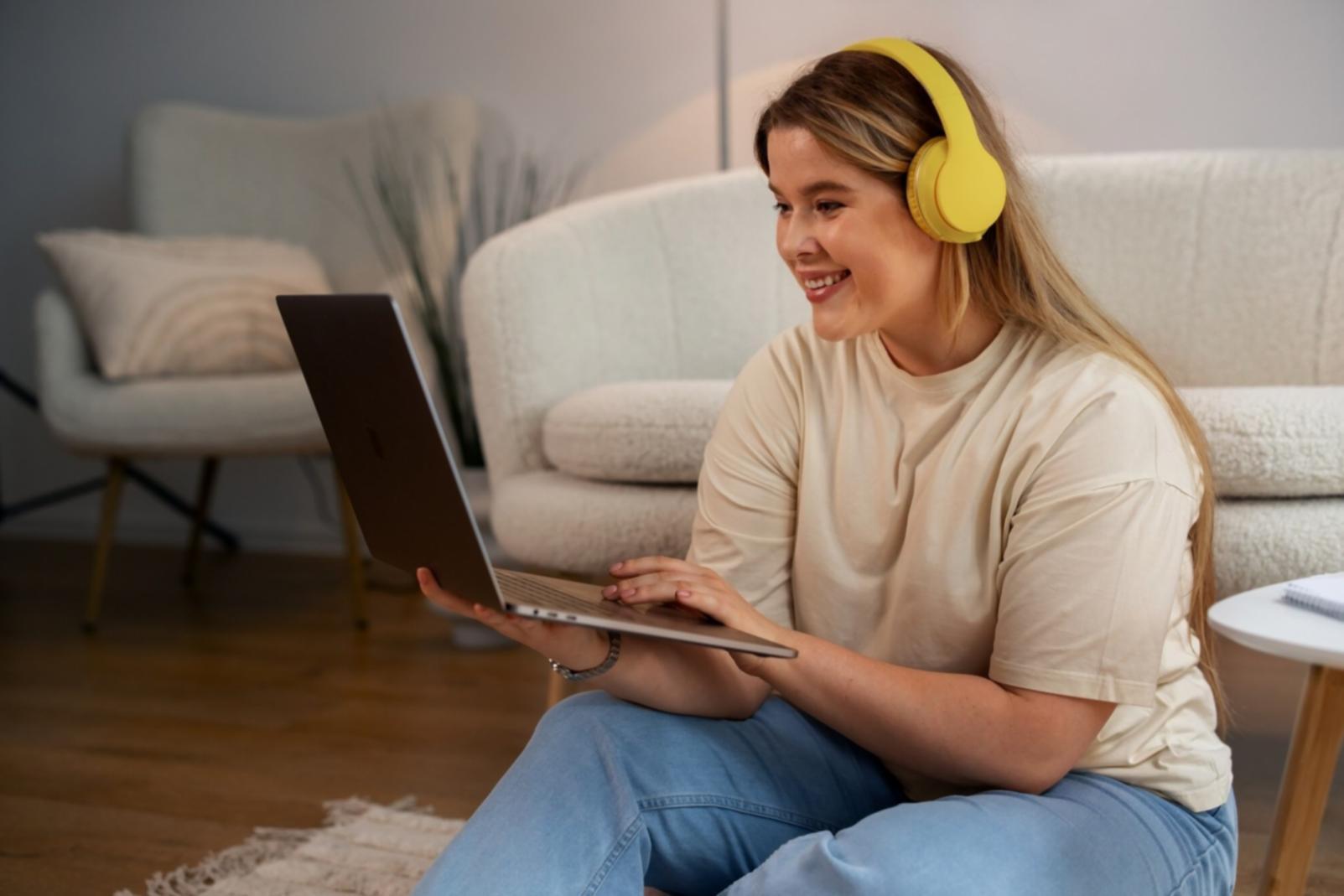 Équipe travaillant sur un projet de gestion budgétaire